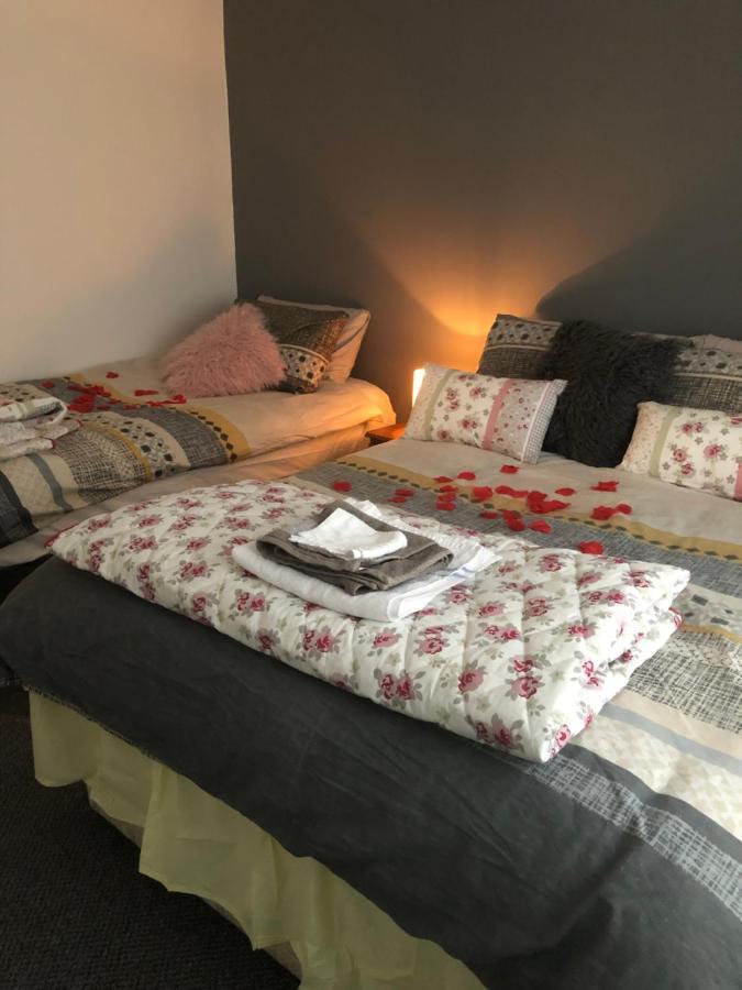 Ponderosea Cottage Free Gated Parking M1 & City Location, Wood Stove ليسبورن المظهر الخارجي الصورة